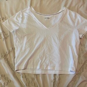 Basic white cropped tee